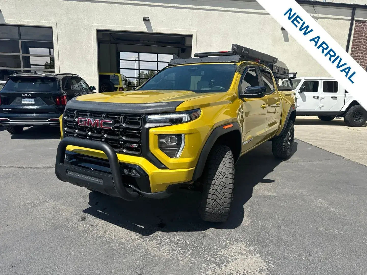 2023 GMC Canyon 4WD AT4X Crew Cab Short Box photo 3