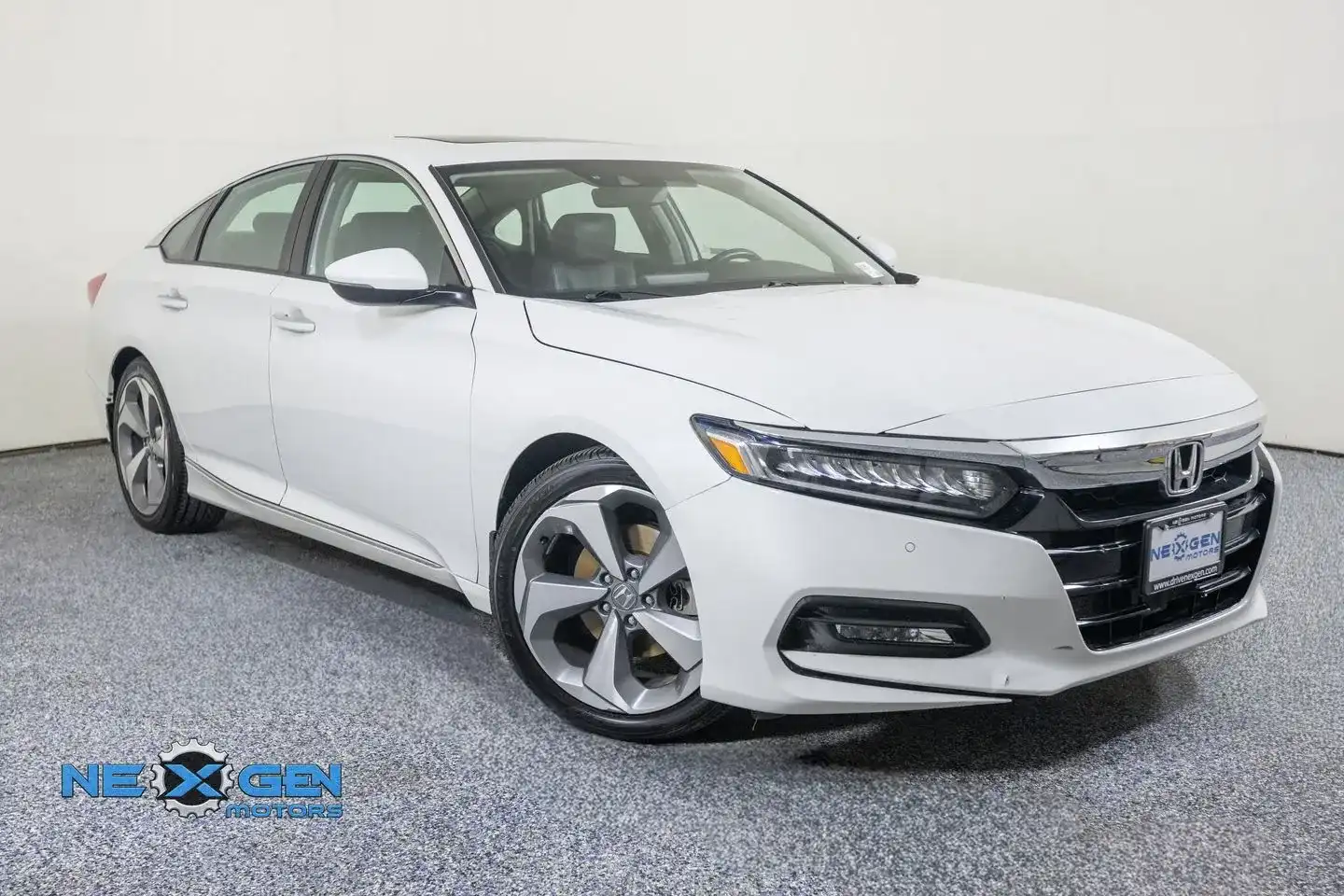 2018 Honda Accord 1.5T Touring Auto's photo