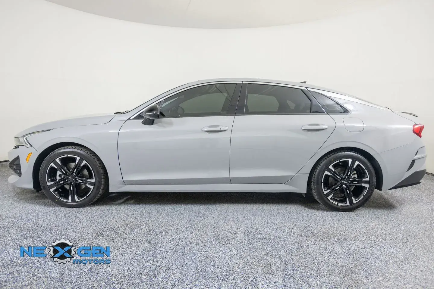 2022 Kia Optima GT-Line AWD photo 4
