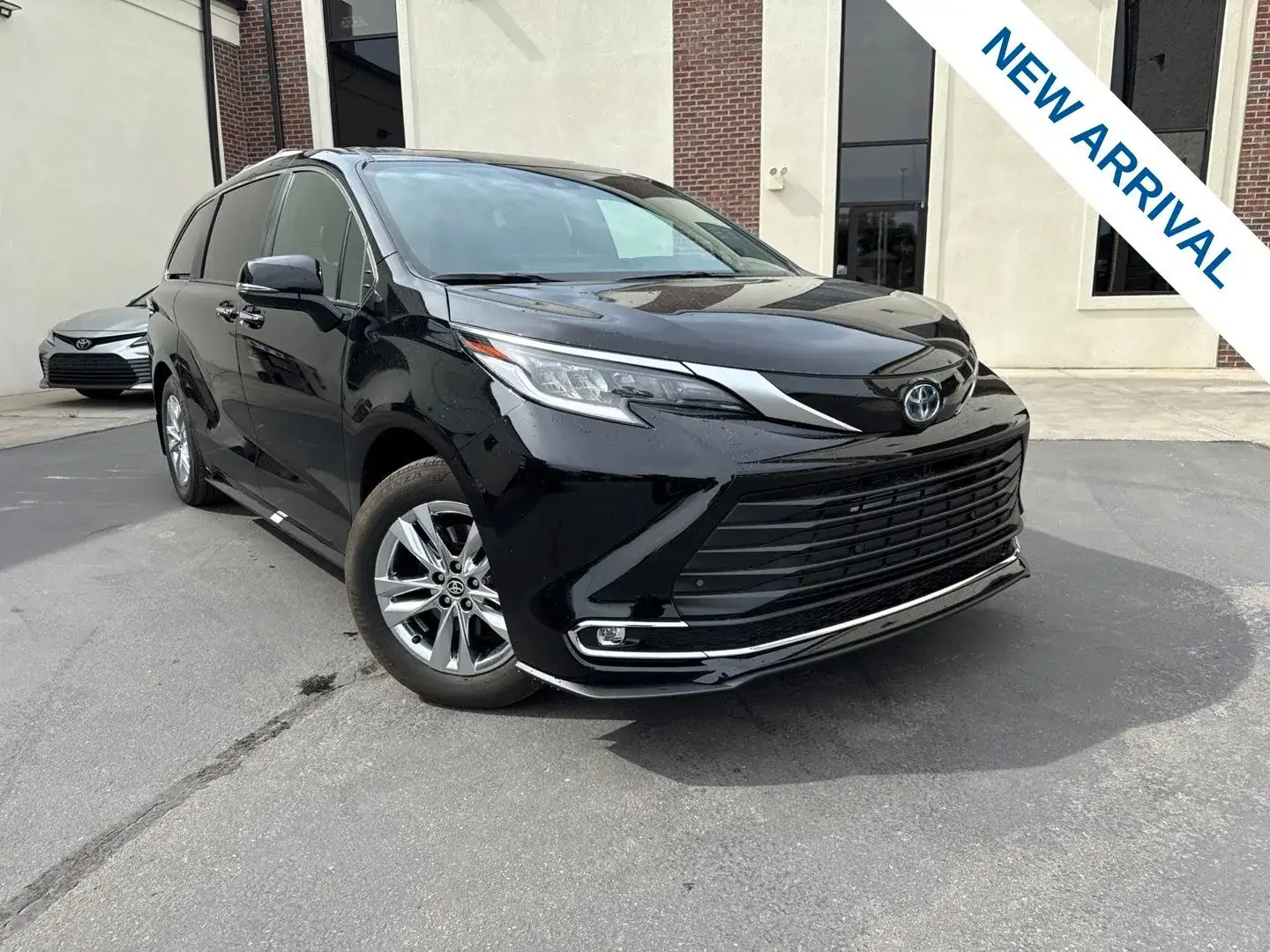 2025 Toyota Sienna Limited 7-Passenger Hybrid AWD's photo