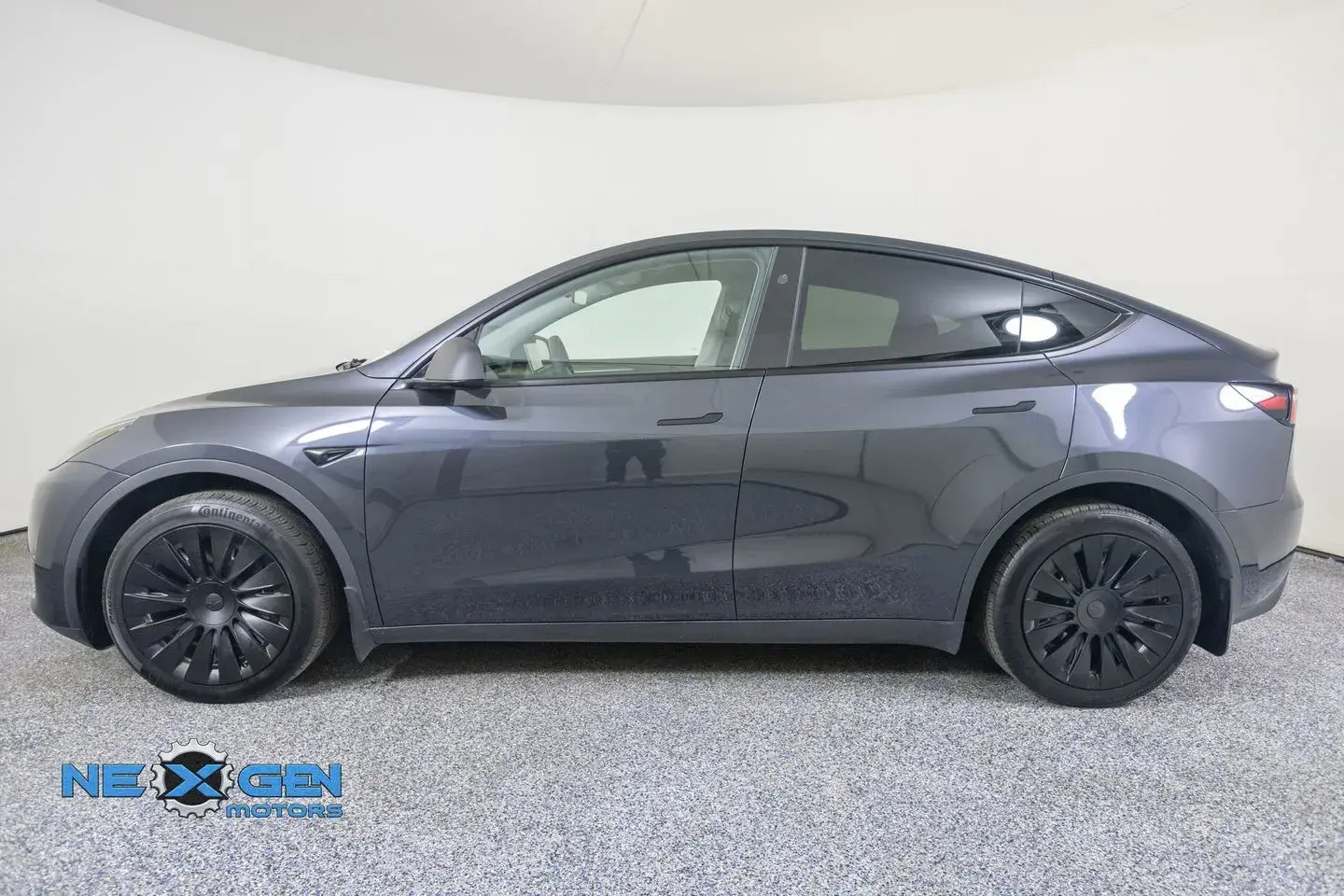 2024 Tesla Model Y Long Range Dual Motor AWD photo 5