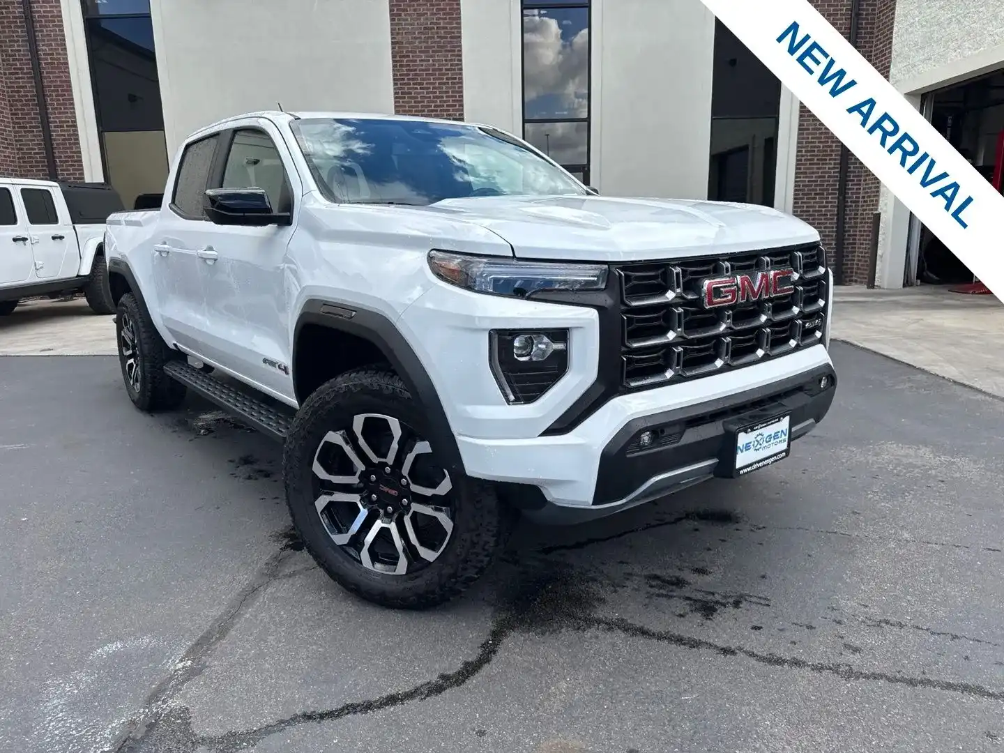 2025 GMC Canyon AT4 4WD Crew Cab Short Box's photo