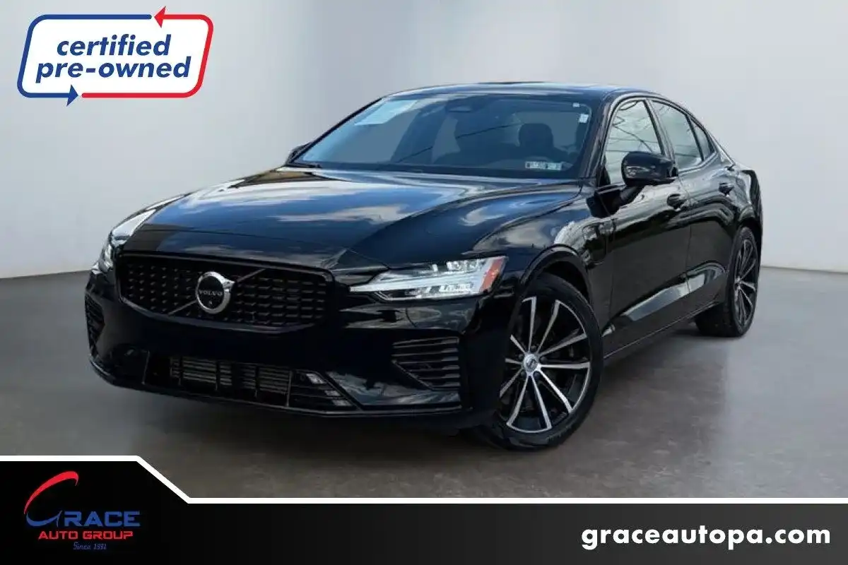 2023 Volvo S60 T8 Recharge Plus Dark Theme AWD's photo