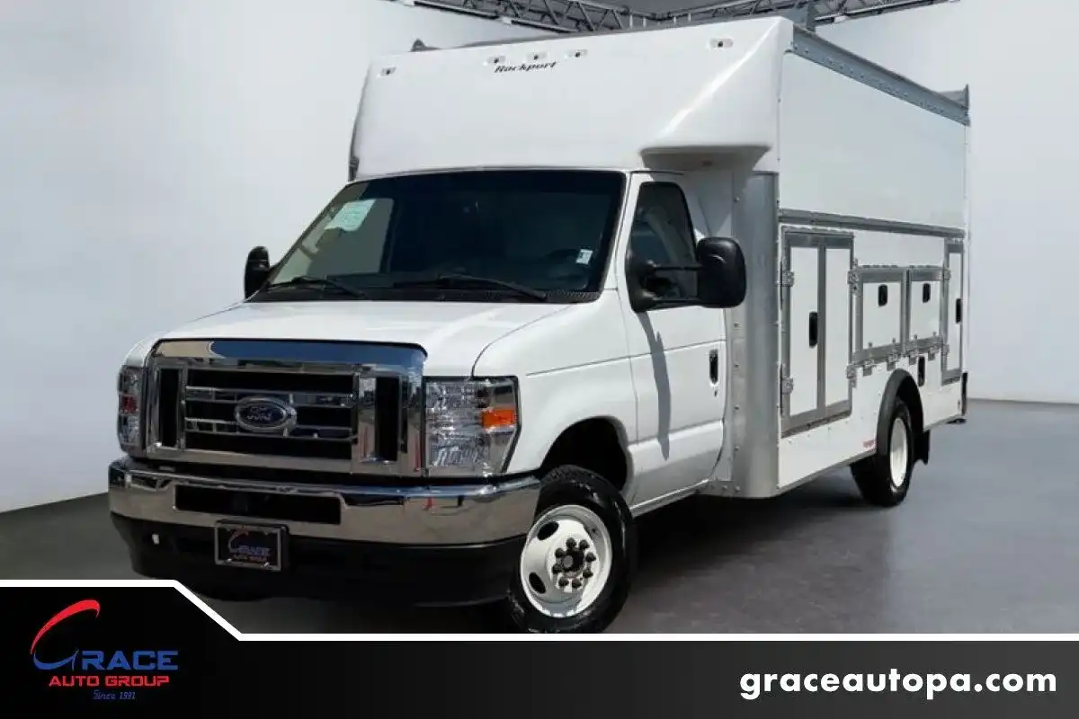 2024 Ford E-Series DRW E-450 Super Duty 158 in WB's photo