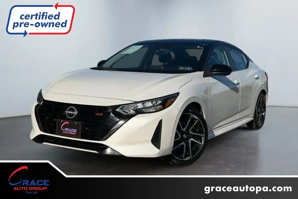 2024 Nissan Sentra SR CVT's photo