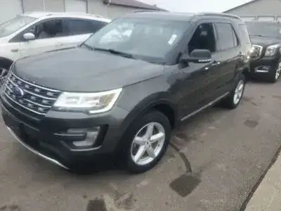 2017 Ford Explorer XLT 4WD photo 1