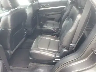 2017 Ford Explorer XLT 4WD photo 5