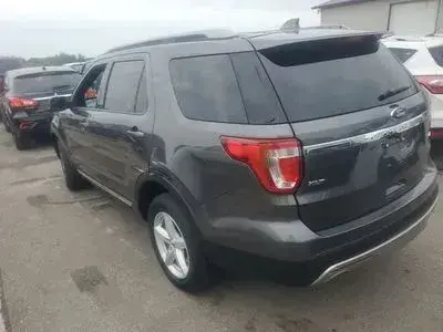 2017 Ford Explorer XLT 4WD photo 4