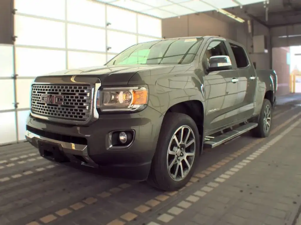 2017 GMC Canyon Denali 4WD Crew Cab Short Box's photo