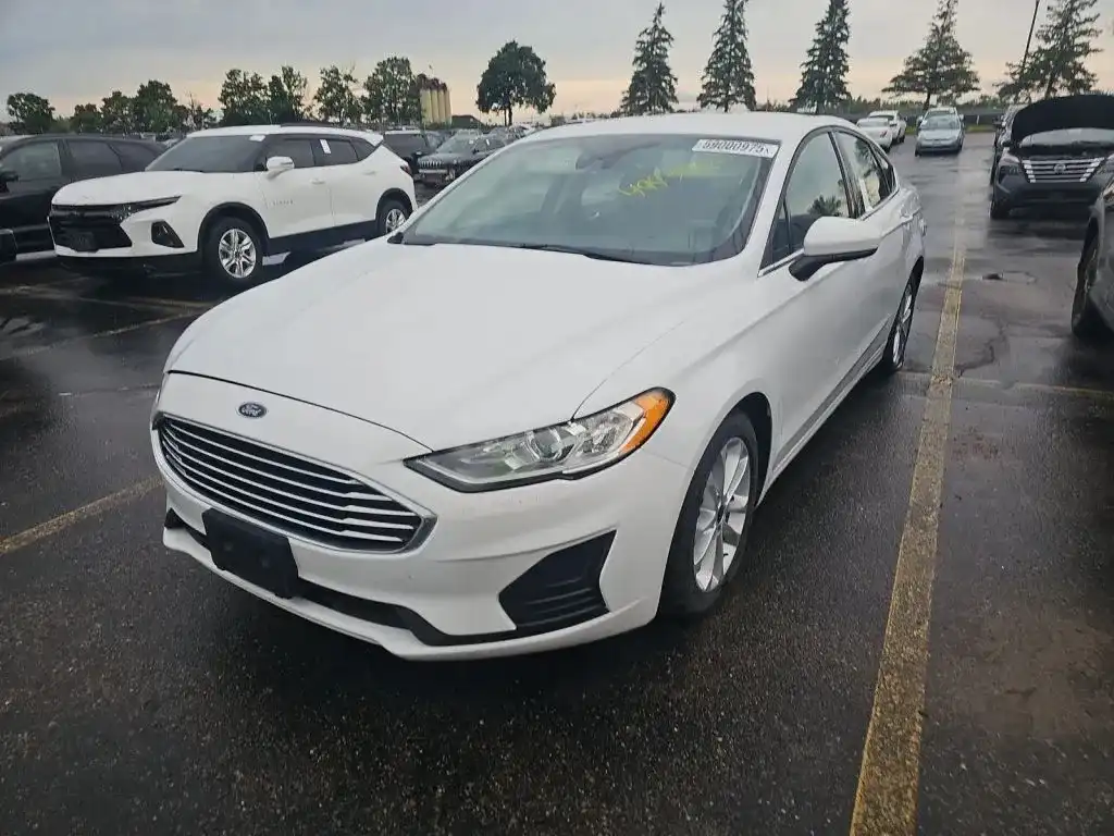 2020 Ford Fusion SE's photo