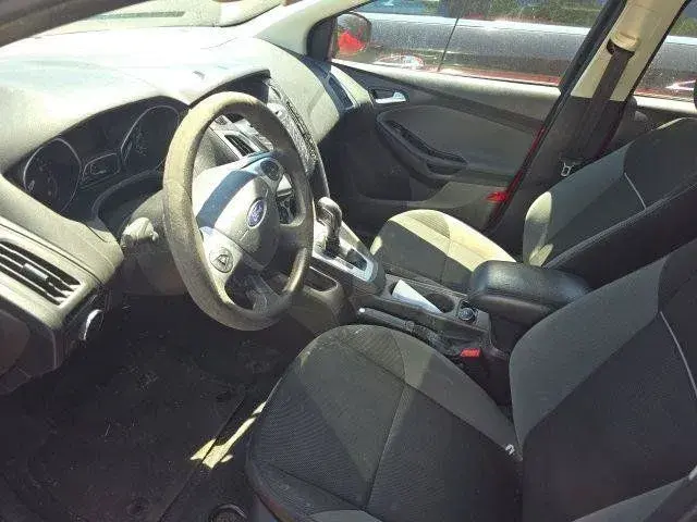 2013 Ford Focus SE Hatchback 5-Door photo 5
