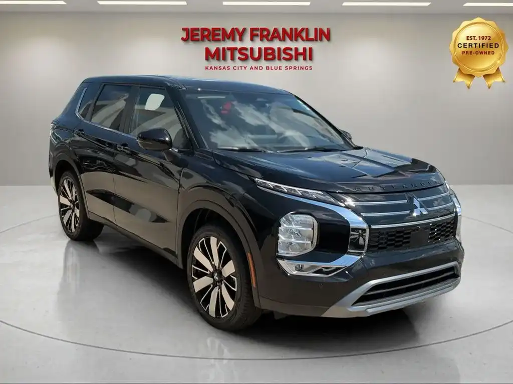 2026 Mitsubishi Outlander SE FWD's photo