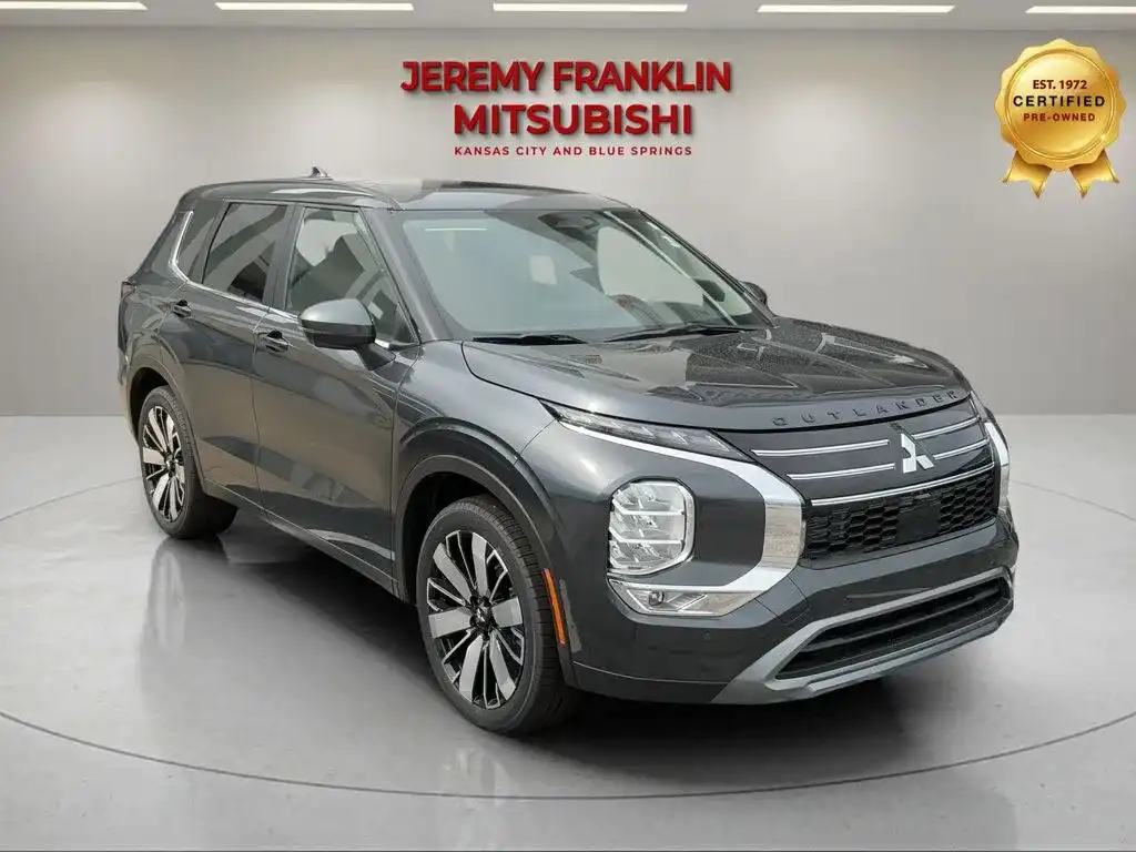 2026 Mitsubishi Outlander SE FWD's photo