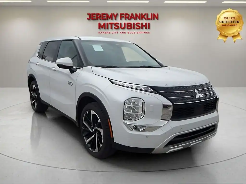 2025 Mitsubishi Outlander Plug-in Hybrid SE S-AWC's photo