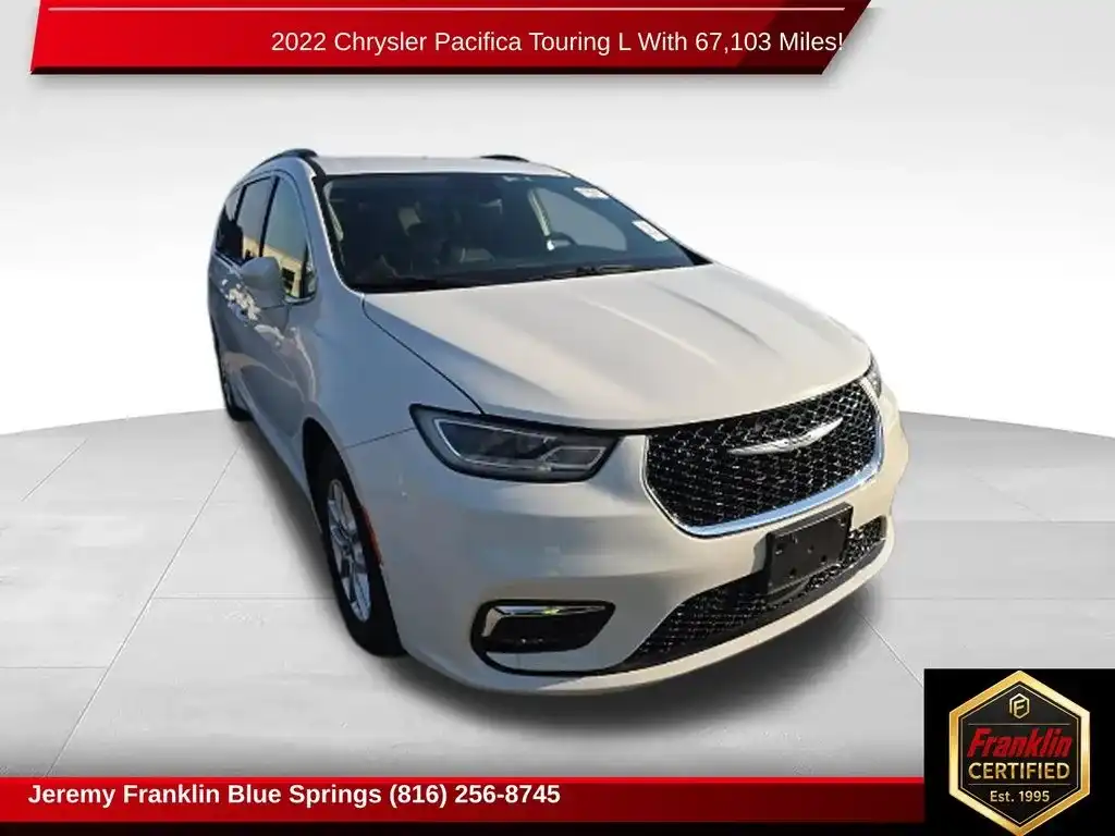 2022 Chrysler Pacifica Touring L's photo