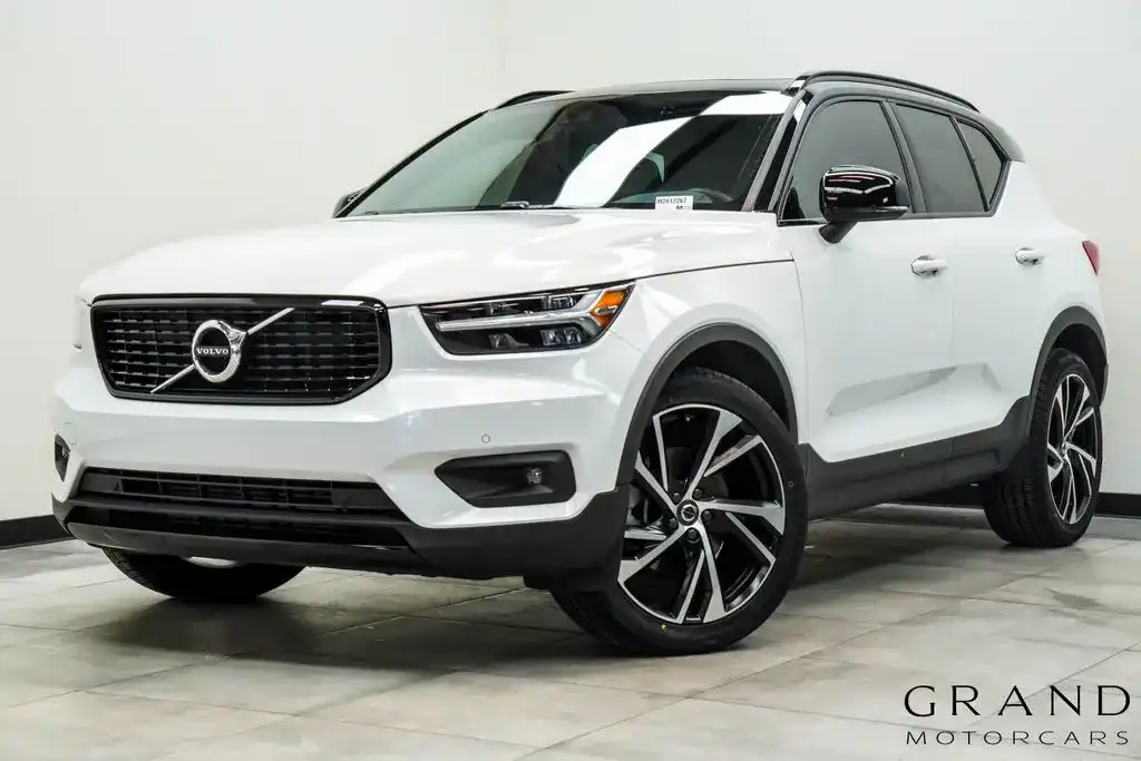 2021 Volvo XC40 T5 R-Design AWD's photo