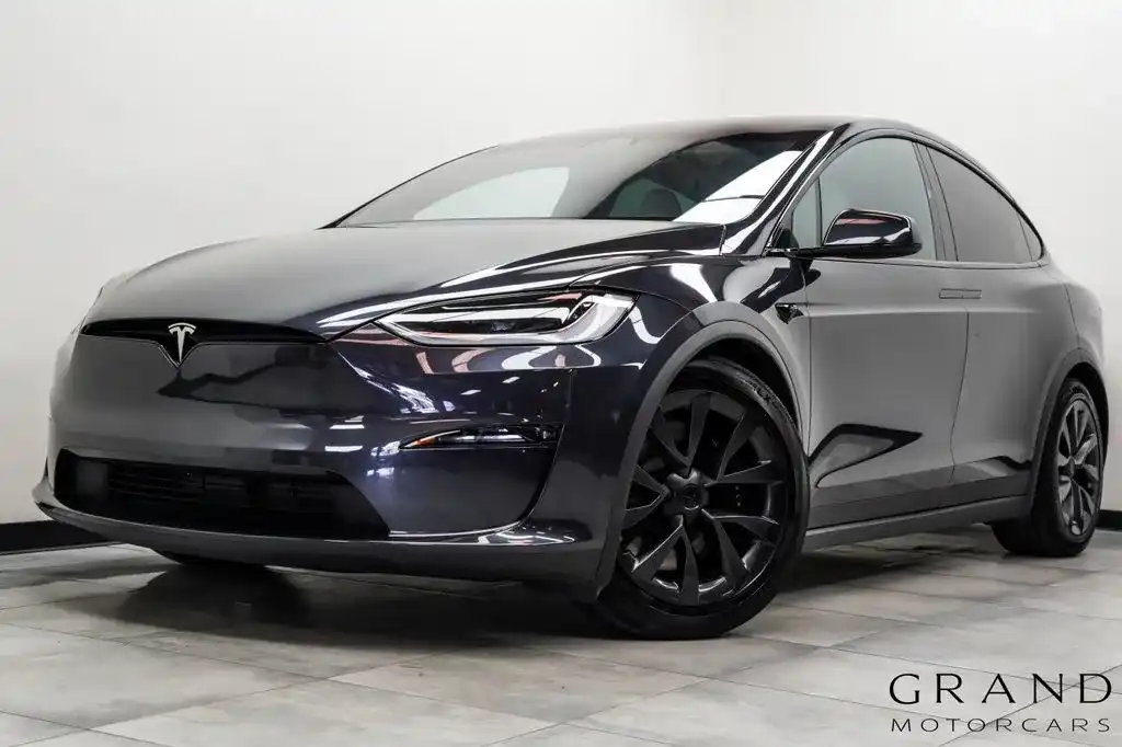 2025 Tesla Model X Long Range's photo
