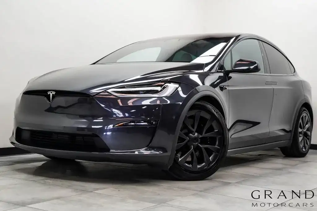 2025 Tesla Model X Long Range's photo