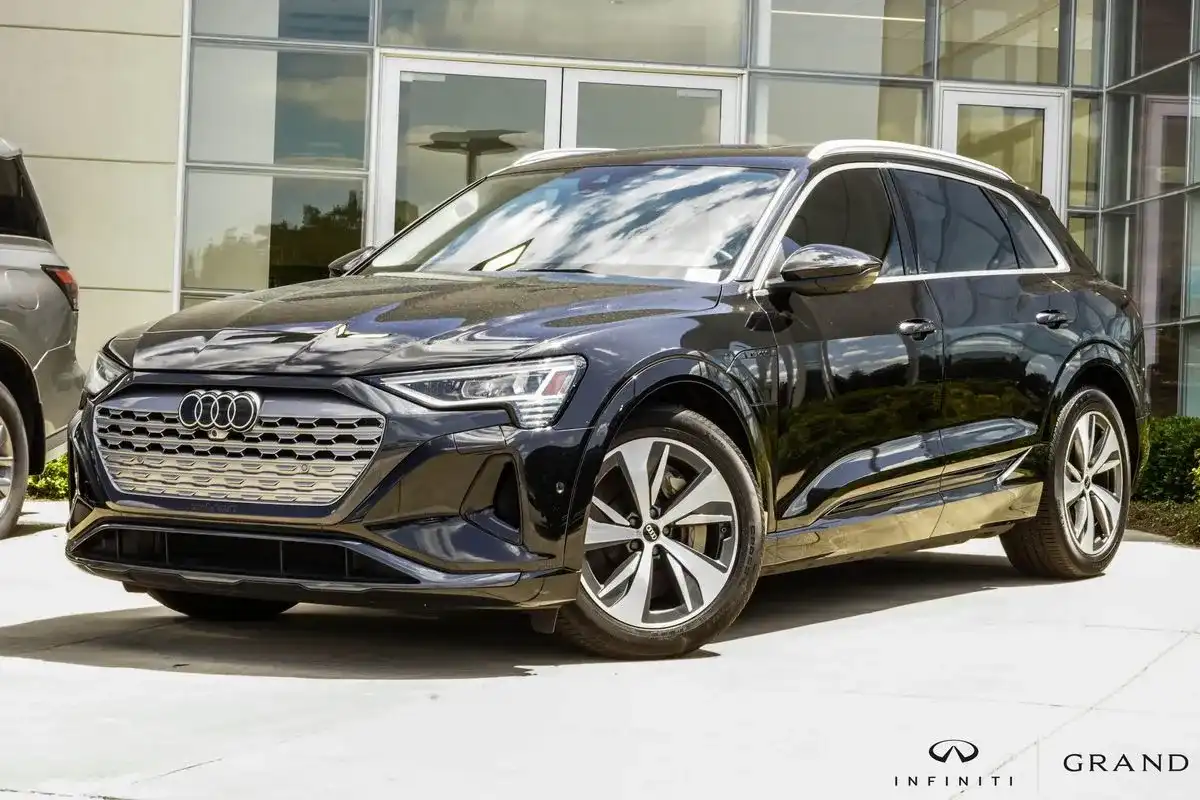 2024 Audi Q8 e-tron 114 kWh Premium Plus quattro 55's photo