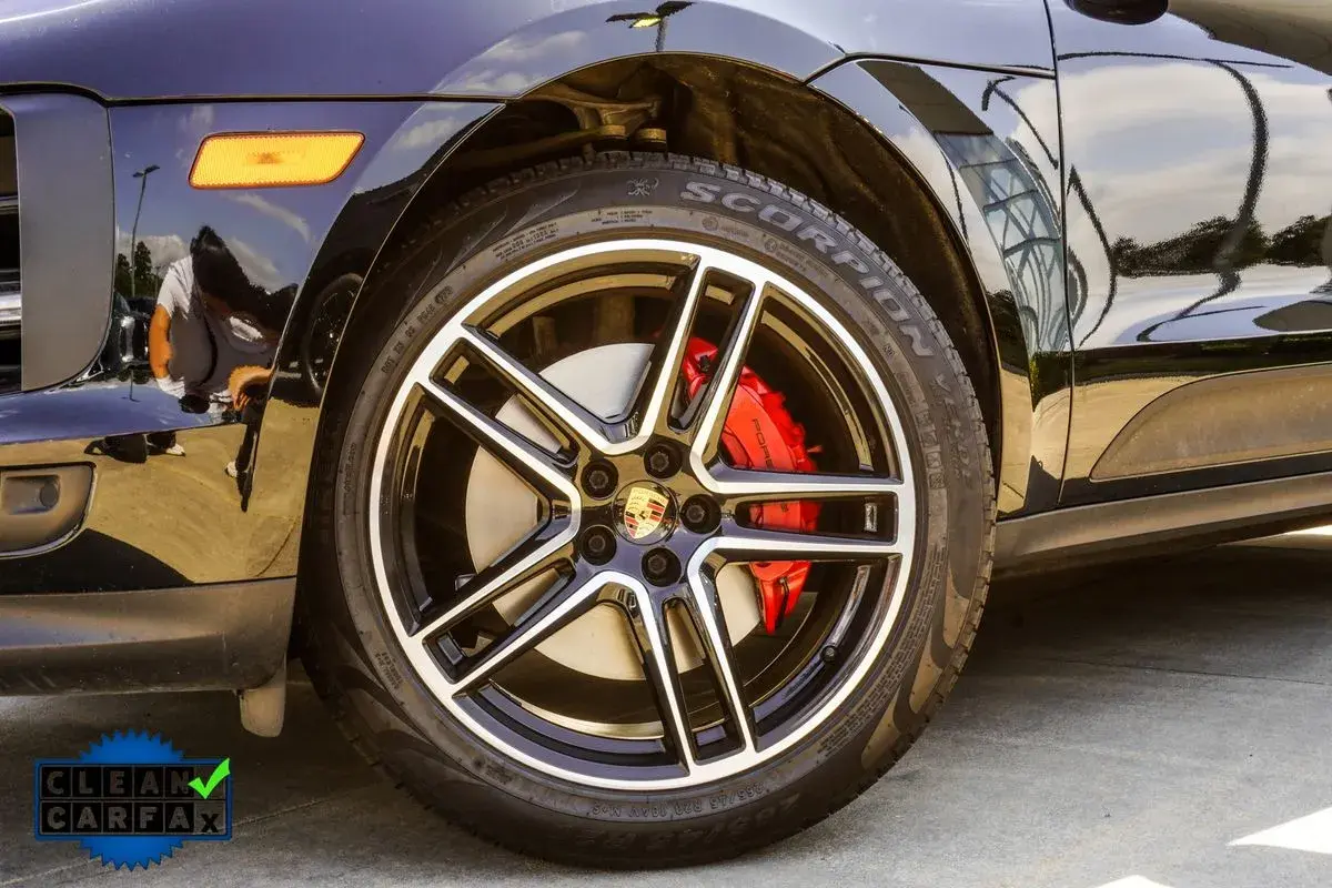 2021 Porsche Macan S photo 3