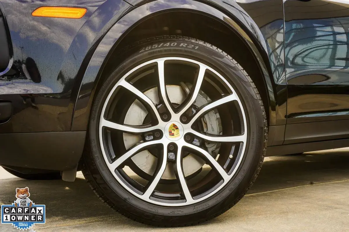 2021 Porsche Cayenne S photo 3
