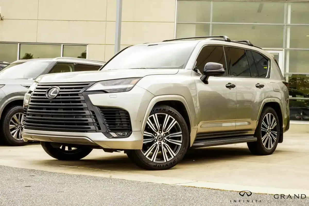 2025 Lexus LX 600 700h Luxury's photo