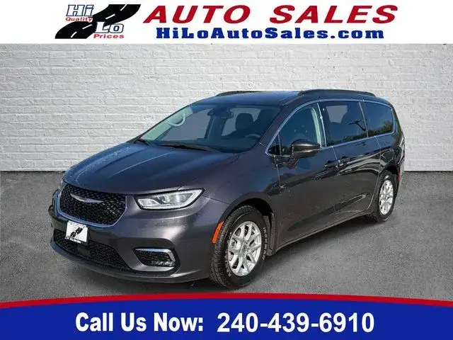 2022 Chrysler Pacifica Touring L's photo