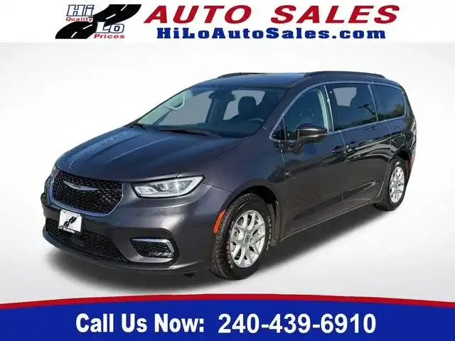 2022 Chrysler Pacifica Touring L's photo