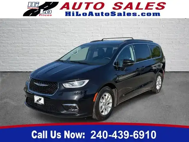2022 Chrysler Pacifica Touring L's photo