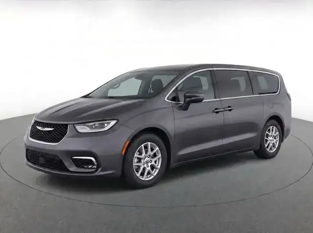 2023 Chrysler Pacifica Touring L's photo