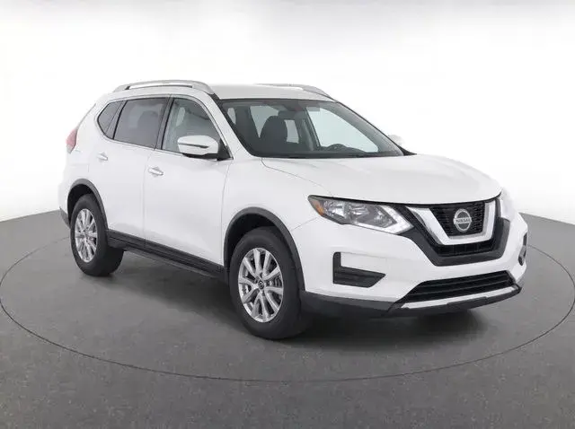 2018 Nissan Rogue SV FWD photo 3