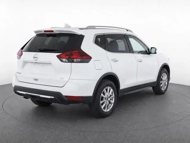 2018 Nissan Rogue SV FWD photo 5
