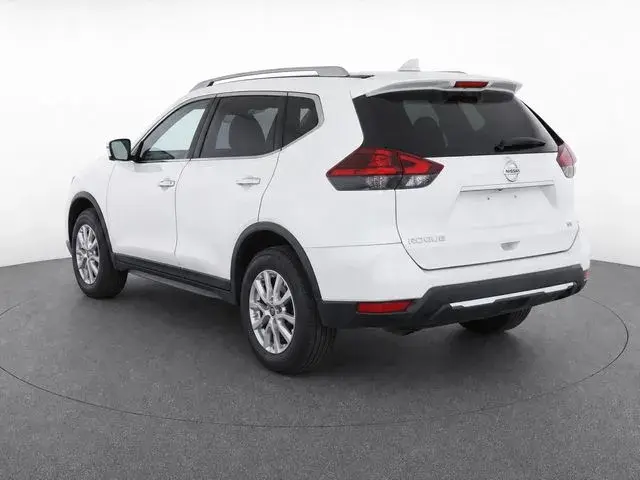 2018 Nissan Rogue SV FWD photo 4