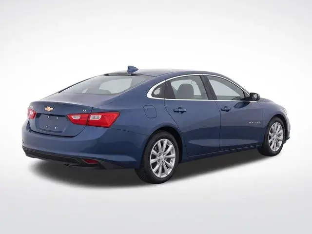 2024 Chevrolet Malibu 1LT photo 3