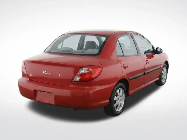 2001 Kia Rio Base photo 3