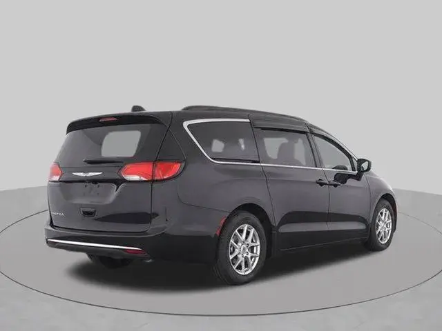 2022 Chrysler Pacifica Touring L photo 4
