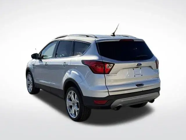 2019 Ford Escape Titanium 4WD photo 3