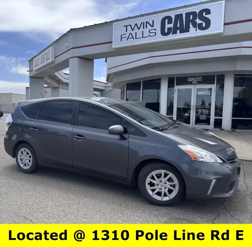 2014 Toyota Prius v Five's photo