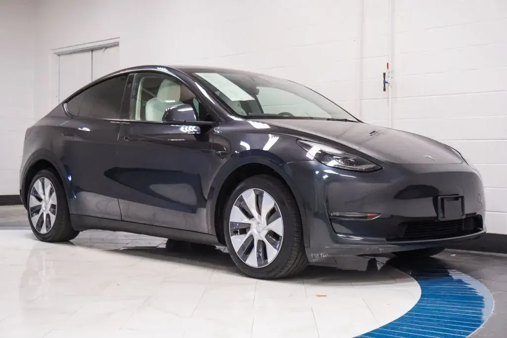 2024 Tesla Model Y Long Range Dual Motor AWD photo 5