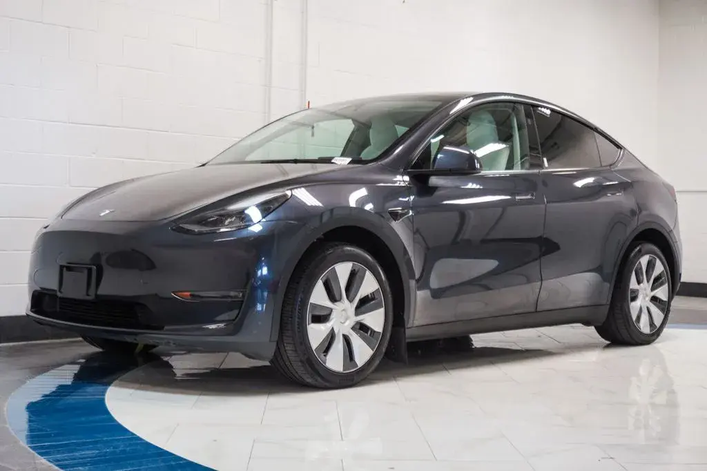 2024 Tesla Model Y Long Range Dual Motor AWD photo 4