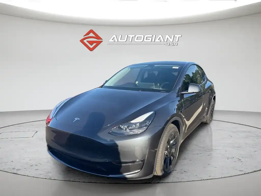 2024 Tesla Model Y Long Range Rear Wheel Drive's photo