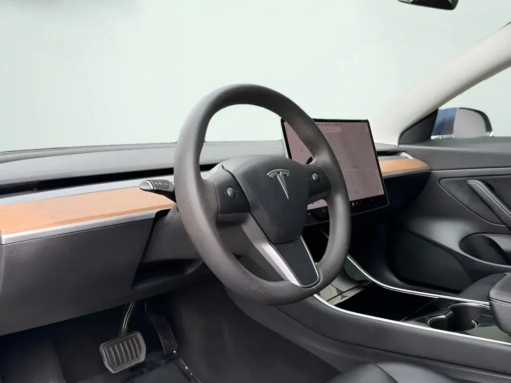 2020 Tesla Model 3 Standard Range Plus photo 4