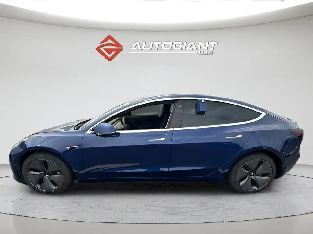 2020 Tesla Model 3 Standard Range Plus photo 5