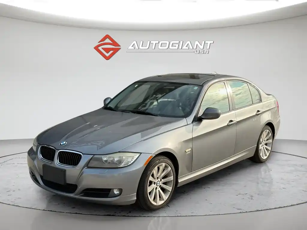 2011 BMW 3 Series 328i xDrive Sedan's photo