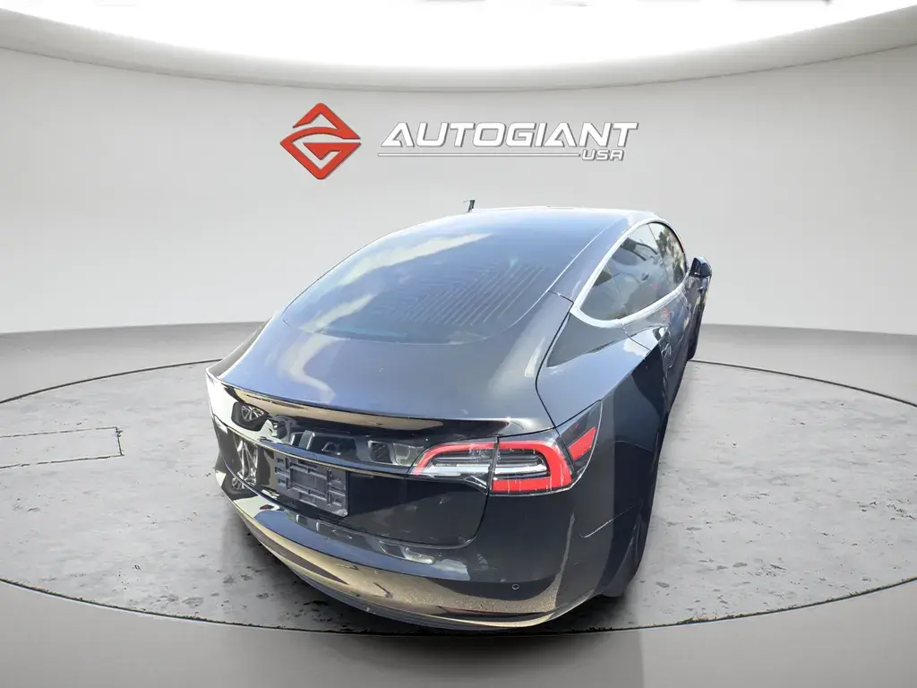 2020 Tesla Model 3 Standard Range Plus photo 4