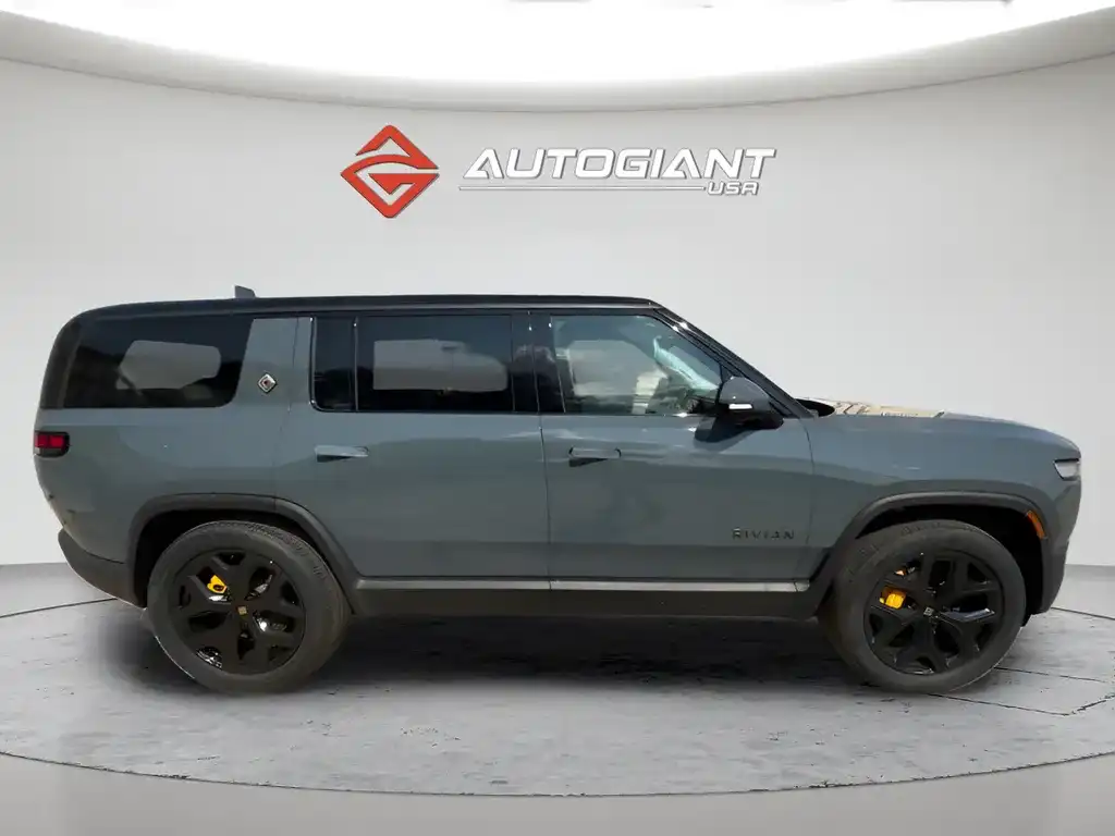 2025 Rivian R1S Ascend Tri Max's photo