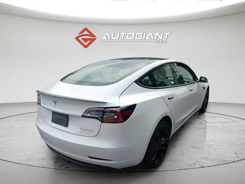 2023 Tesla Model 3 Performance photo 3