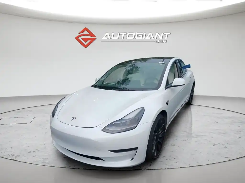 2023 Tesla Model 3 Performance's photo