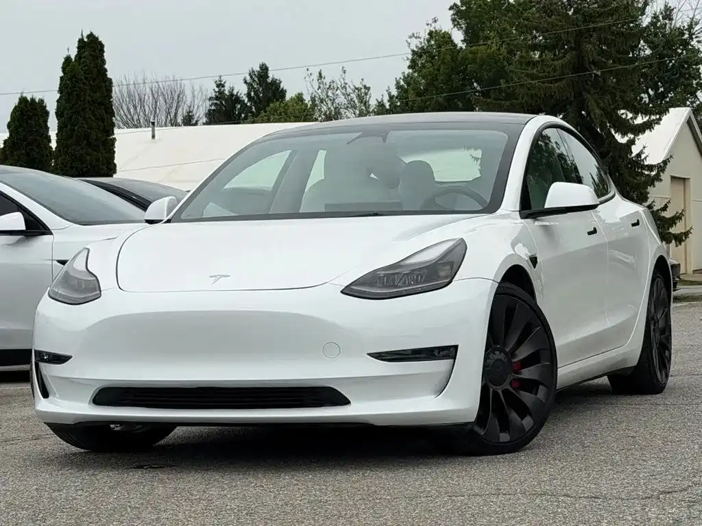 2023 Tesla Model 3 Performance's photo