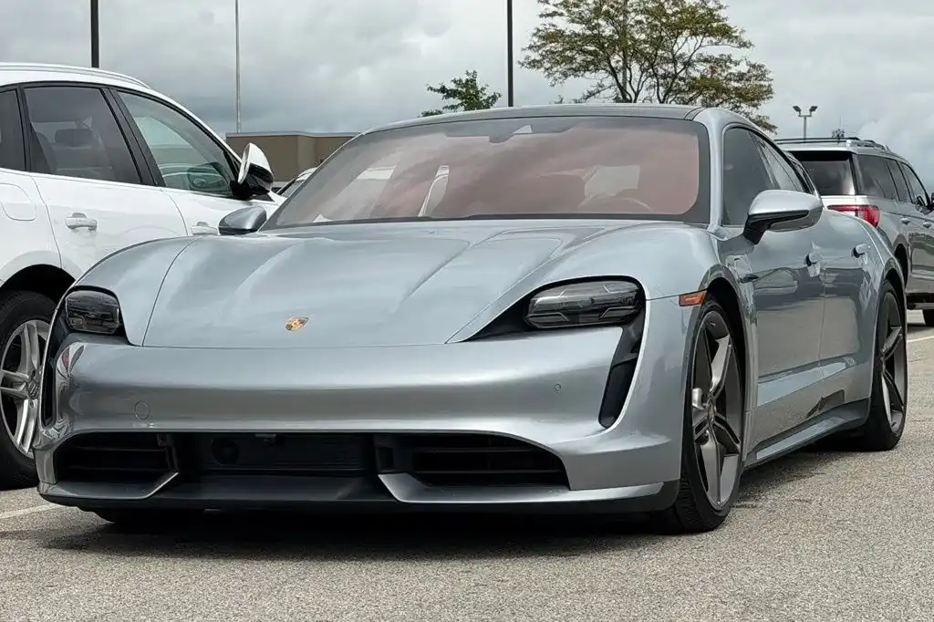 2020 Porsche Taycan Turbo's photo